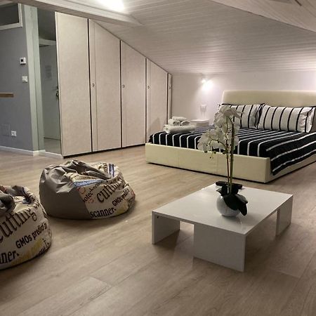 La Mansarda Di Juliette Apartment Desenzano del Garda Exterior foto