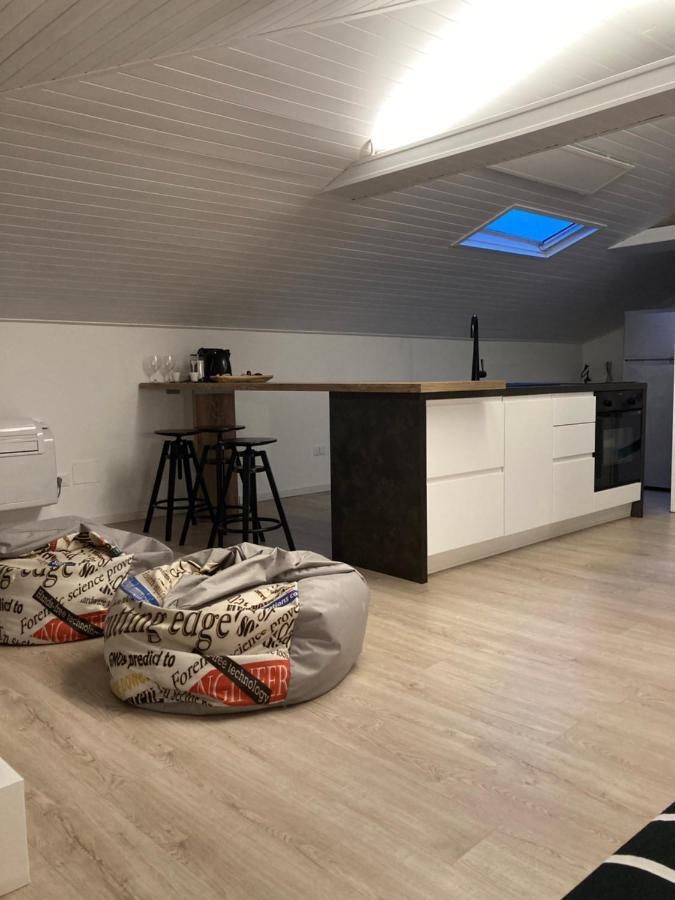La Mansarda Di Juliette Apartment Desenzano del Garda Exterior foto