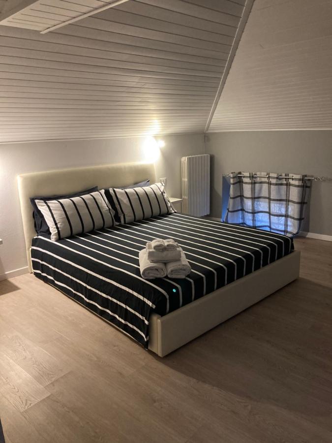 La Mansarda Di Juliette Apartment Desenzano del Garda Exterior foto