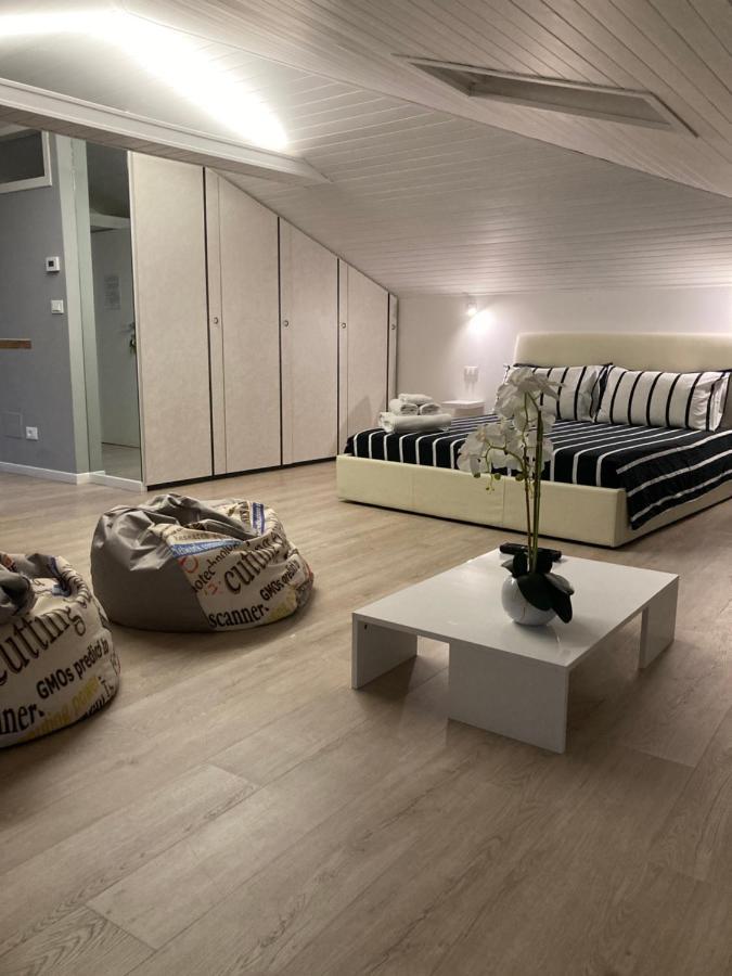 La Mansarda Di Juliette Apartment Desenzano del Garda Exterior foto