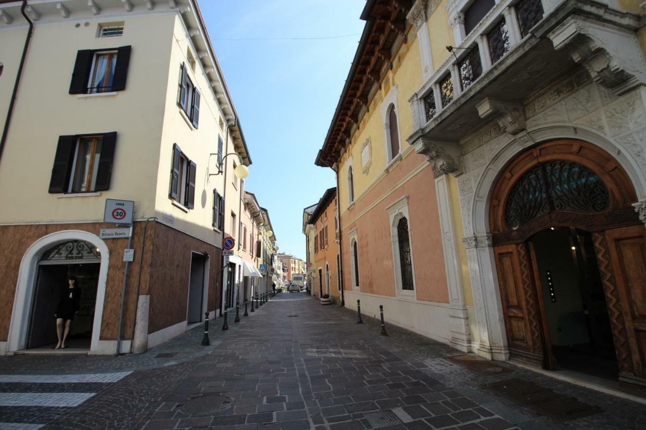 La Mansarda Di Juliette Apartment Desenzano del Garda Exterior foto