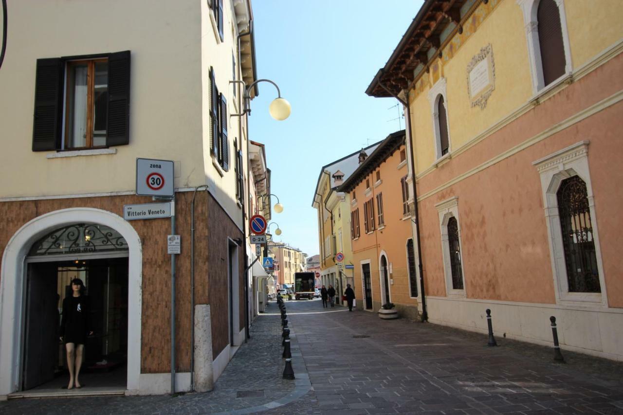 La Mansarda Di Juliette Apartment Desenzano del Garda Exterior foto