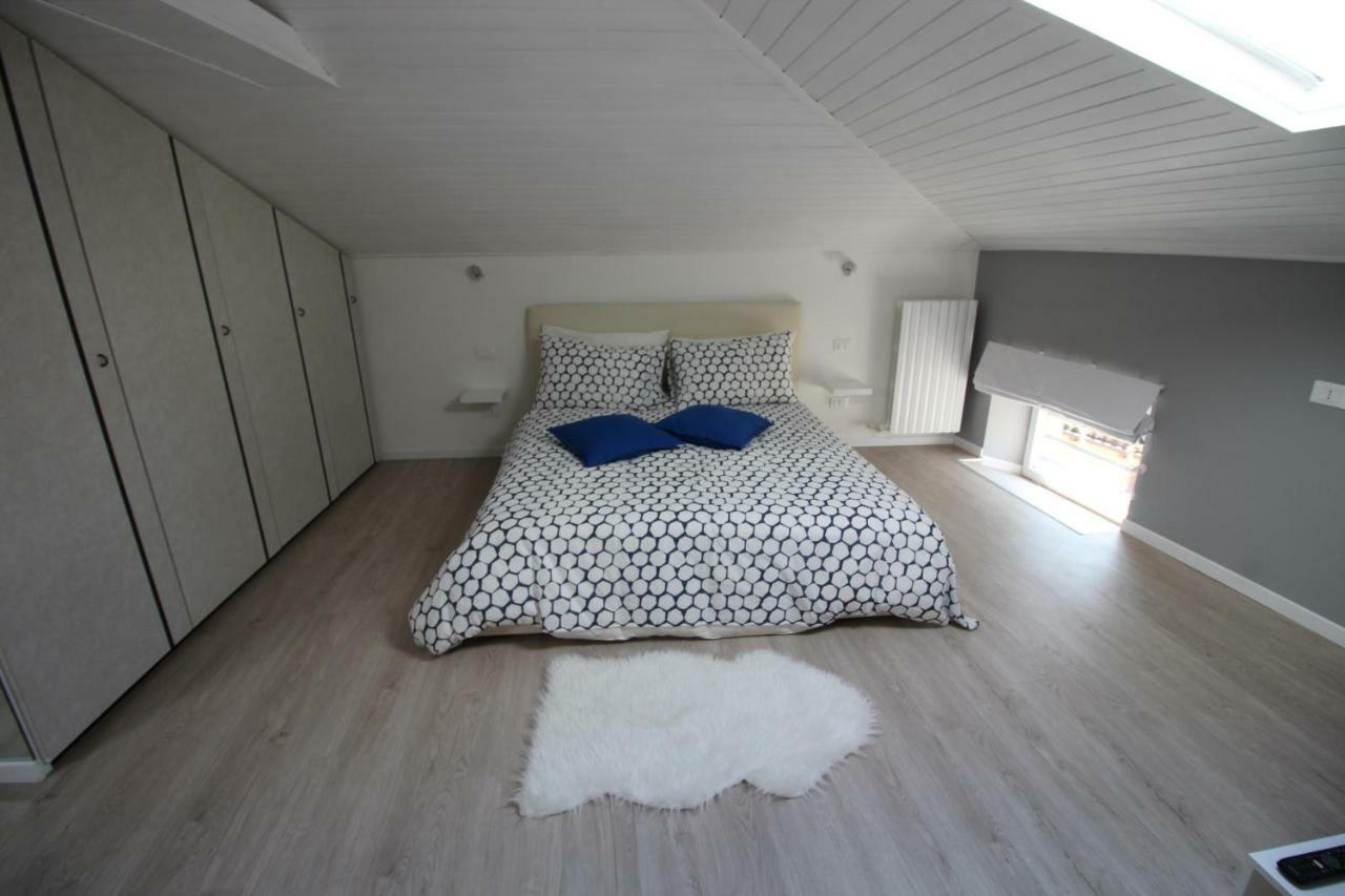 La Mansarda Di Juliette Apartment Desenzano del Garda Exterior foto