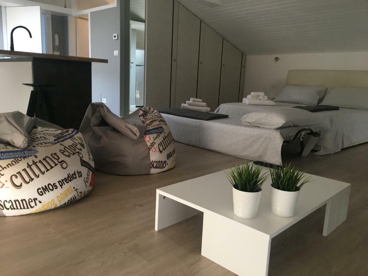 La Mansarda Di Juliette Apartment Desenzano del Garda Exterior foto